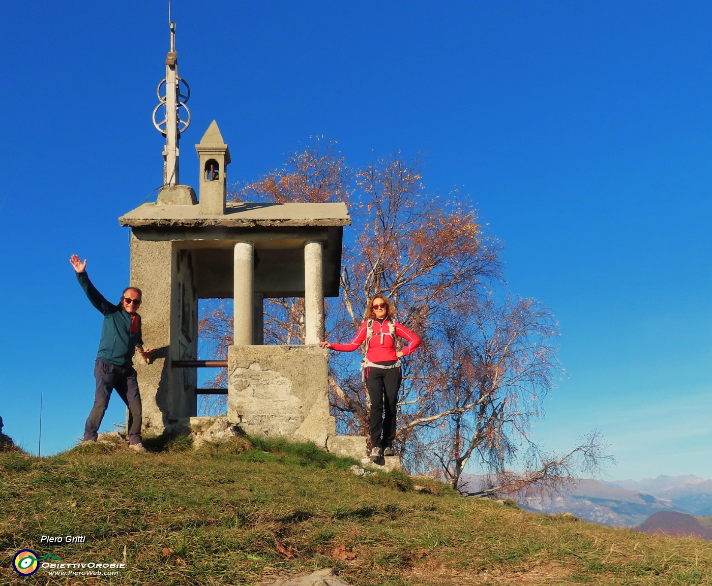 05 Alla Madonnina della neve in vetta al Monte Poieto (1360 m).JPG